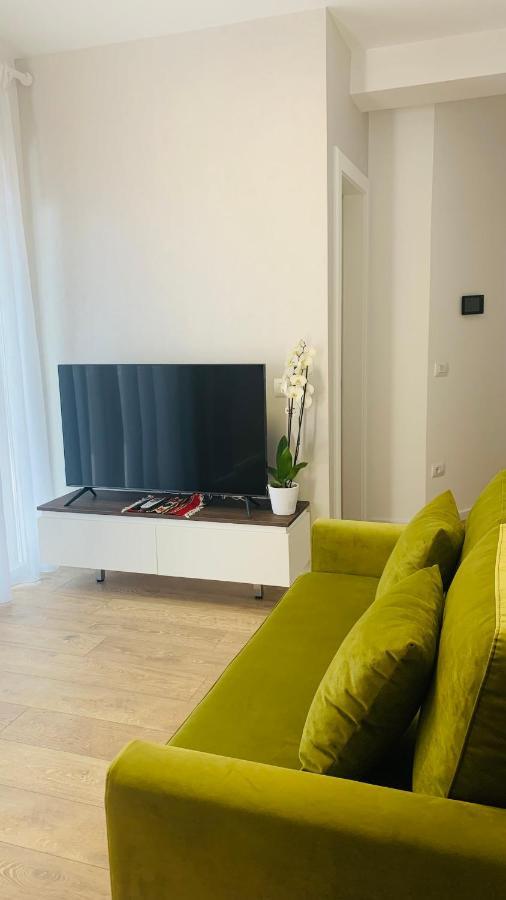 Proper Central Apartment Tirana Exterior photo